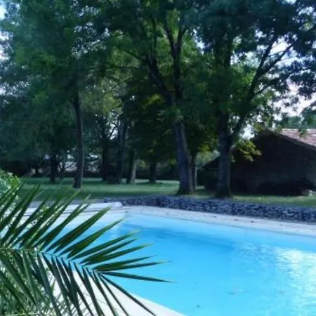Avec Piscine Et Grand Jardin * Saint-Simon-de-Pellouaille