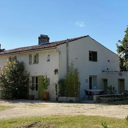 Avec Piscine Et Grand Jardin * Saint-Simon-de-Pellouaille