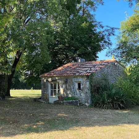 בית נופש Avec Piscine Et Grand Jardin
