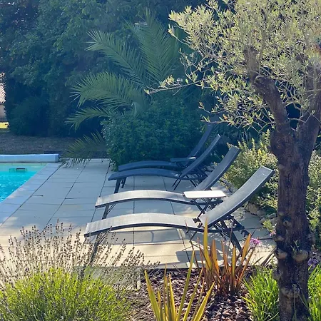 Avec Piscine Et Grand Jardin